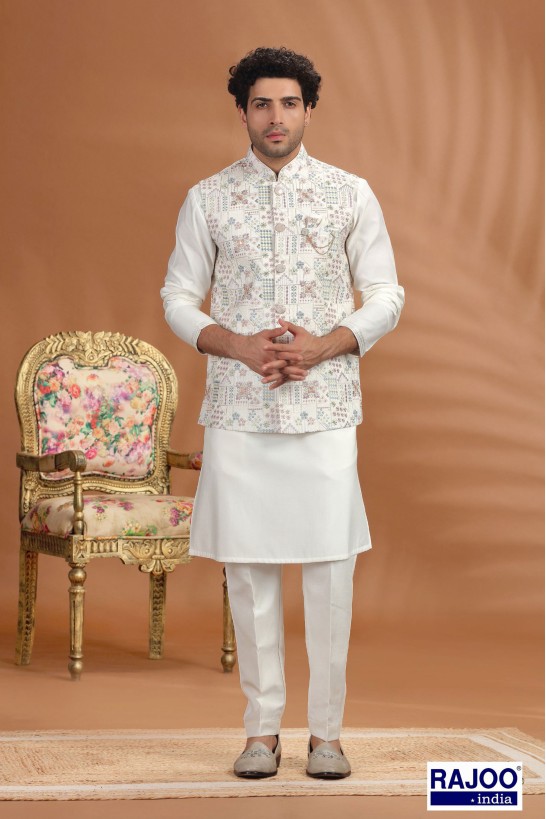 PEACOCK MOTIF EMBROIDERED SET