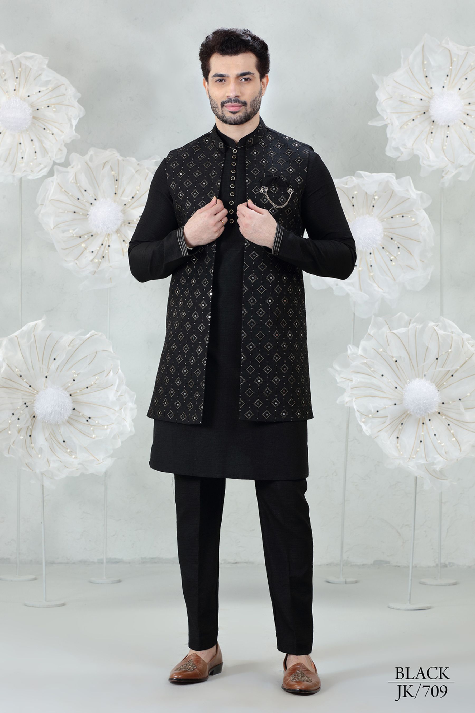 BLACK DIAMOND SHAPE EMBROIDERED JACKET SET