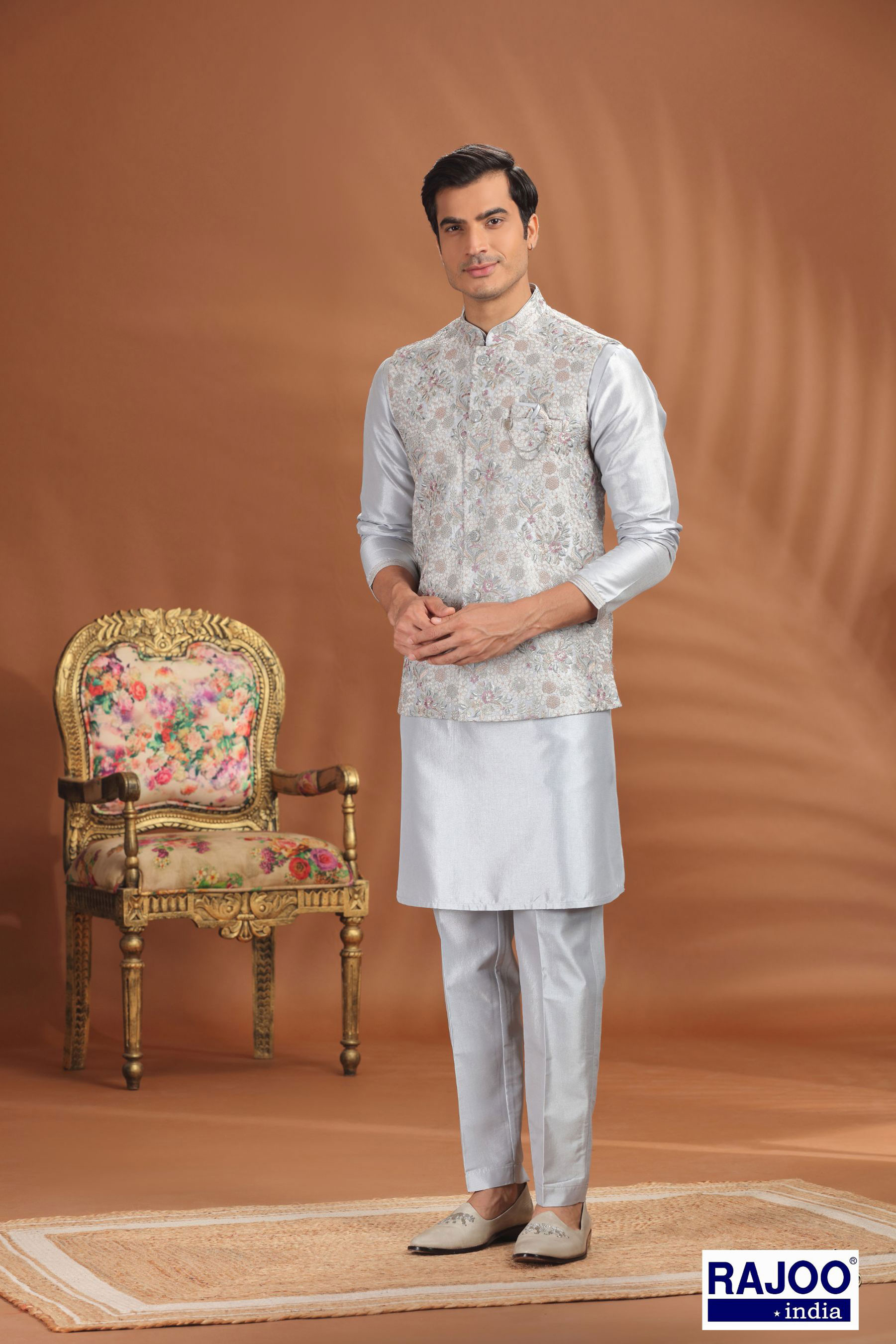 GREY EMBROIDERED SET