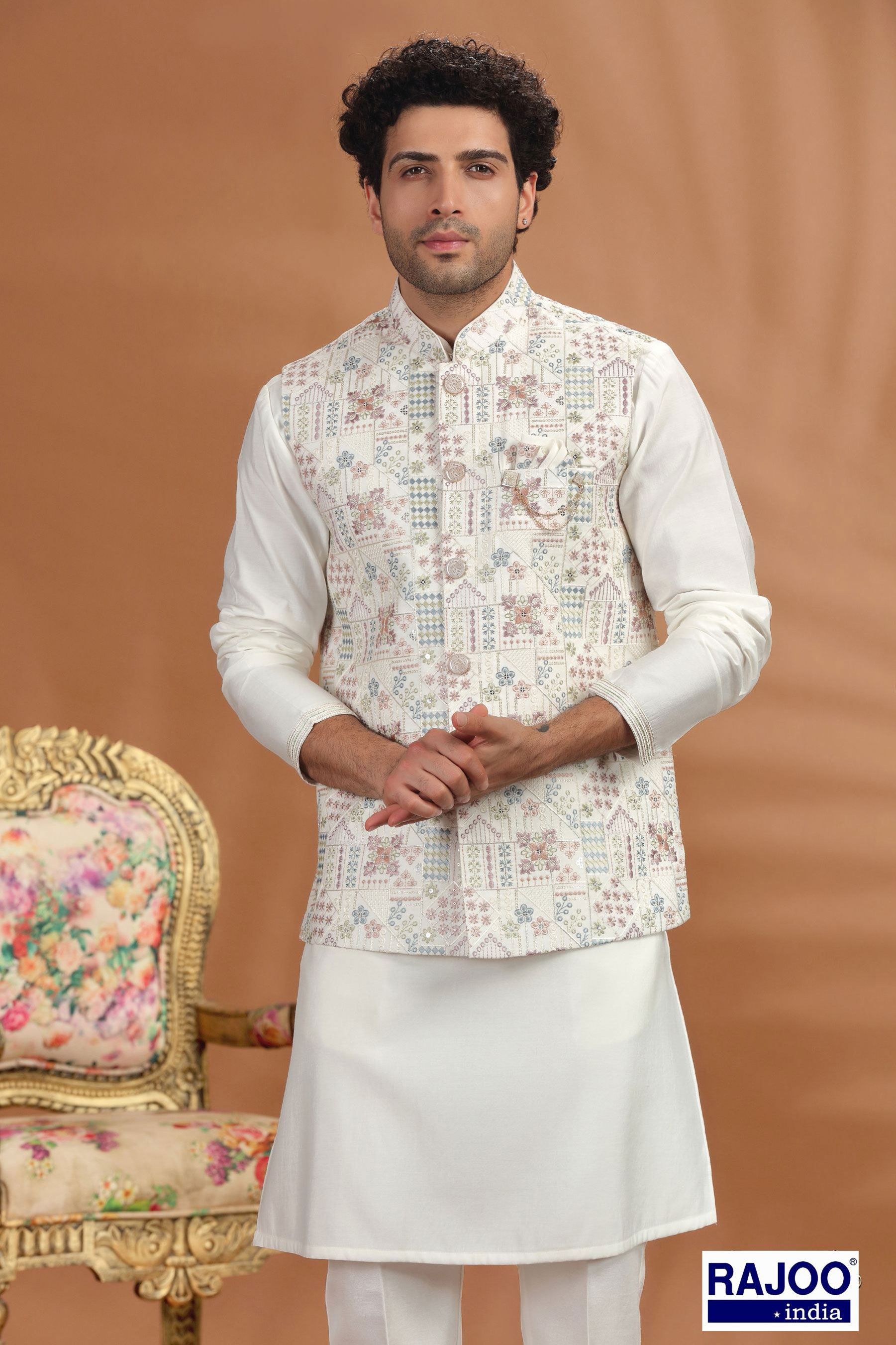 PEACOCK MOTIF EMBROIDERED SET